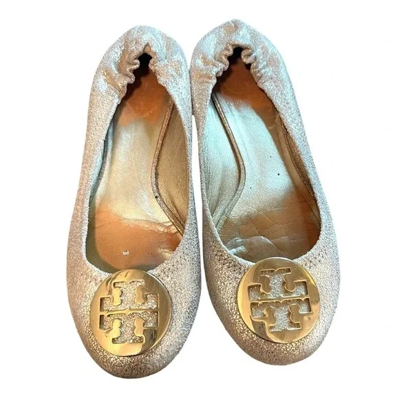 Tory Burch Reva Ballet Flats Metalli Gold Crackle Leather Logo Medallion Size 7M - Picture 2 of 12